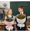 школьники с букетами на 1 сентября