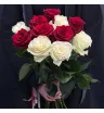 букет из 11 красных и белых роз Эквадор
