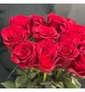 Букет из 15 красных эквадорских роз в упаковке