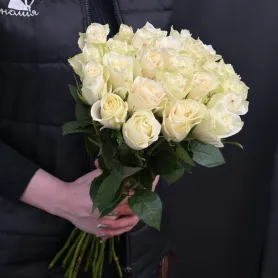 25 белых роз Кения в букете
