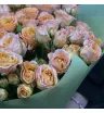 Букет из 15 кустовых персиковых роз
