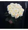 15 белых пионовидных роз Эквадор «Кэнди Лайт» в букете