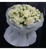 Букет из белых французских и кустовых роз
