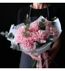 букет из 7 розовых французских роз и эвкалипта.