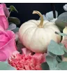 композиция из розовых роз, белых кустовых хризантем и розовых гвоздик с эвкалиптом и натуральной декоративной тыквой в коробке