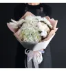 белая гортензия, белые розы и хризантемы с хлопком и лагурусом в букете.