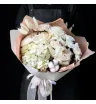 белая гортензия, белые розы и хризантемы с хлопком и лагурусом в букете.