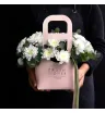 Композиция из белых кустовых хризантем и эвкалипта в розовом плайм-пакете