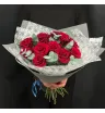 Букет из 11 красных роз с эвкалиптом