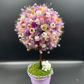 топиарий из розовых, сиреневых, белых и жёлтых сухоцветов в сиреневом металлическом кашпо с фигуркой кролика