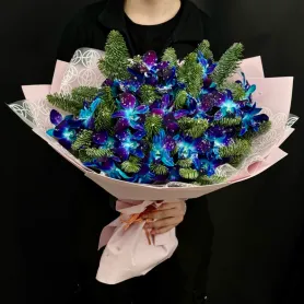 букет из синих орхидей и нобилиса