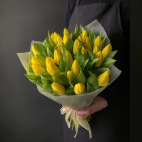 25 жёлтых тюльпанов в букете