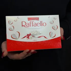 Коробка конфет Raffaello &laquo;Сладкий комплимент&raquo; от интернет-магазина «Игнолия» в Люберцах