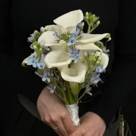 Букет невесты &laquo;Голубая тишина&raquo; от интернет-магазина «Игнолия» в Люберцах