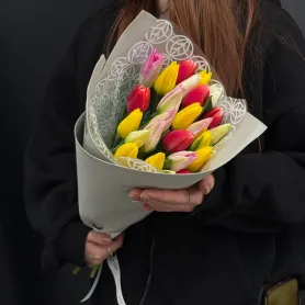 25 тюльпанов микс &laquo;Солнечная палитра&raquo; от интернет-магазина «Игнолия» в Люберцах