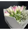 Букет из тюльпанов и гипсофилы &laquo;Тихий рассвет&raquo;