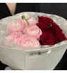 Букет из ранункулюсов и роз &laquo;Пудра и бархат&raquo;
