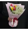 Букет из 11 тюльпанов и гипсофилы &laquo;Праздник в ладонях&raquo;