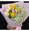 Букет из 11 тюльпанов и гипсофилы &laquo;Праздник в ладонях&raquo;