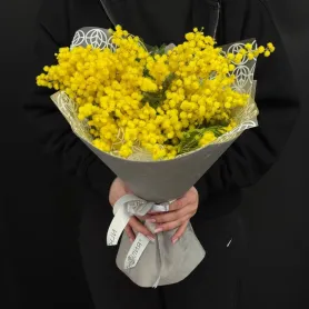 Букет из мимозы &laquo;Солнечный акцент&raquo; от интернет-магазина «Игнолия» в Люберцах