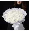 11 белых кустовых хризантем