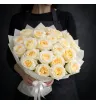 25 кремовых пионовидных роз Кэнди Лайт в букете

