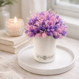 розовые и сиреневые сухоцветы с лагурусом в кашпо
