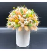 персиковые, белые, жёлтые и зелёные сухоцветы с лагурусом в кашпо