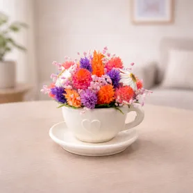 композиция из оранжевых,розовых и фиолетовых сухоцветов в чашке