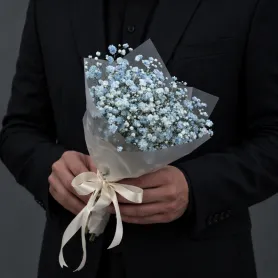 букет из голубой гипсофилы