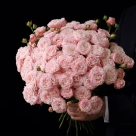 11 розовых кустовых пионовидных роз &laquo;Пудровое прикосновение&raquo; от интернет-магазина «Игнолия» в Люберцах
