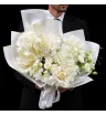 букет из белых французских роз, белой гортензии и кустовых роз