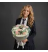 букет из белых кустовых хризантем и розовых гвоздик в зеленью