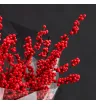 Букет из красного илекса &laquo;Ягодный салют&raquo;