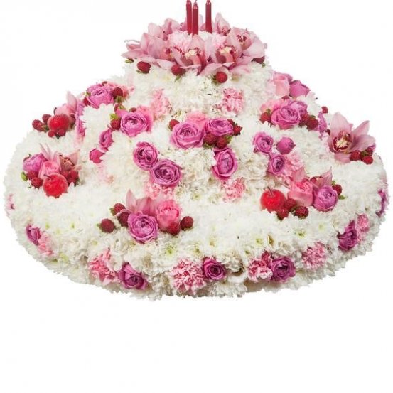 Цветочно-ягодная композиция «Шикарный торт»