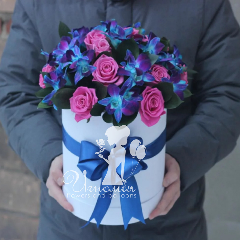 Шляпная коробочка с орхидеями и розами «Яркий сон»