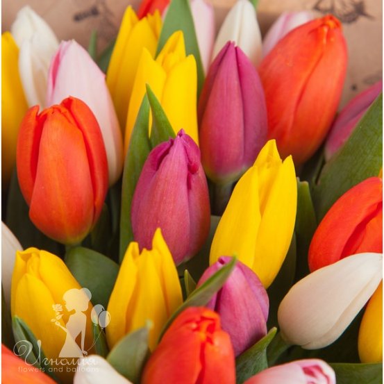 Весенний букет из разноцветных тюльпанов &laquo;Поэма&raquo; 2