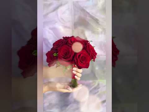 букет невесты из красных роз с лентой