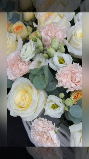 Композиция из роз и эустомы &laquo;Трепет момента&raquo;