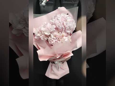 3 розовые гортензии в букете.