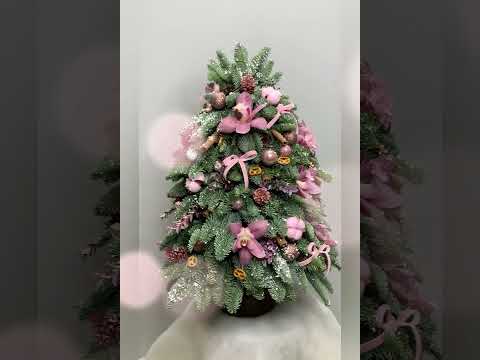 композиция-ёлка из нобилиса с розовыми орхидеями, хлопком, шишками и розовыми шарами