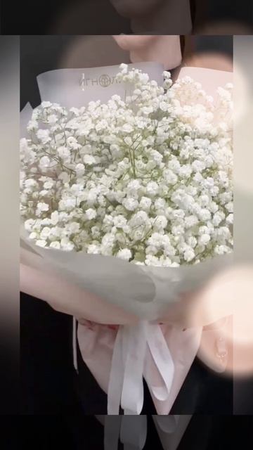 букет из белой гипсофилы.