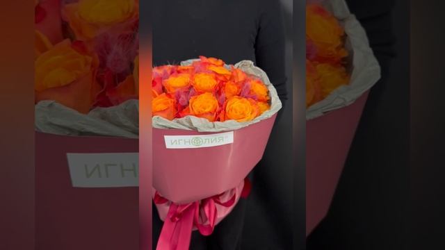 Букет из 15 оранжевых роз с сухоцветами